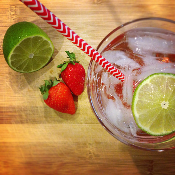 strawberry gin fizz – a perfect summer cocktail
